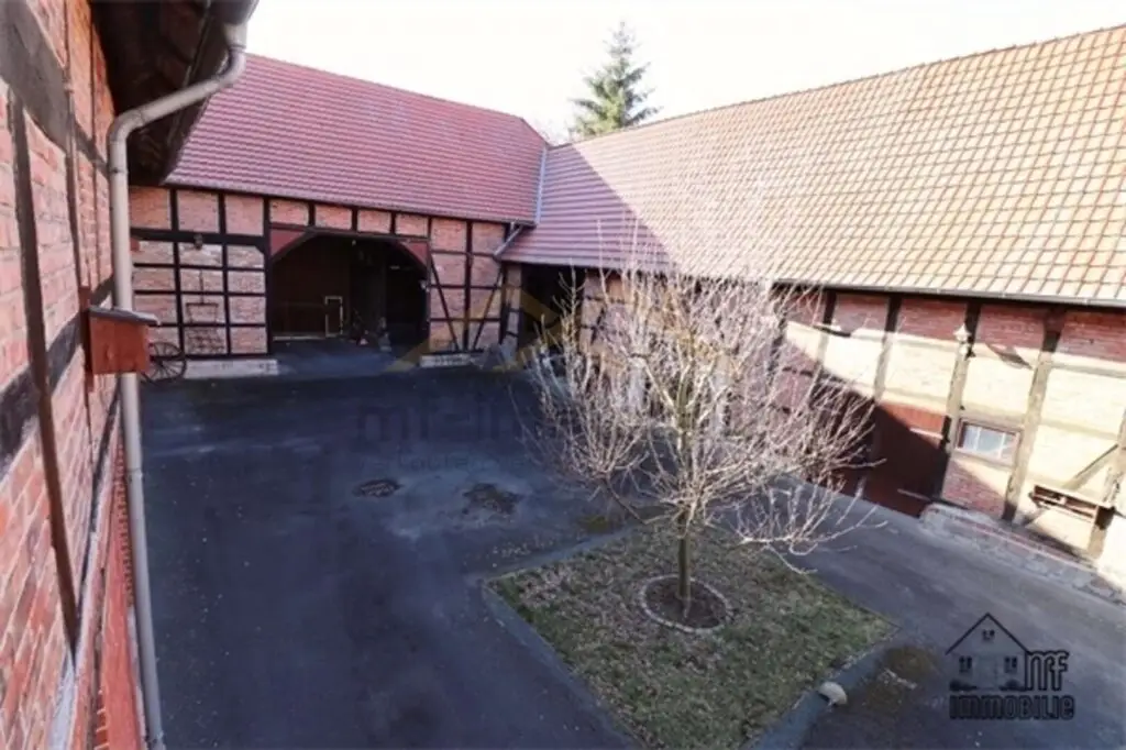 Innenhof_Garagen_Stall