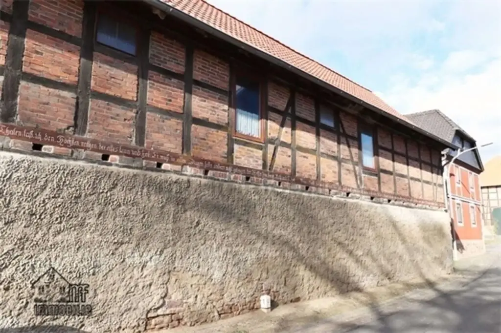 Ausenansicht_Denkmalgesch_Teil