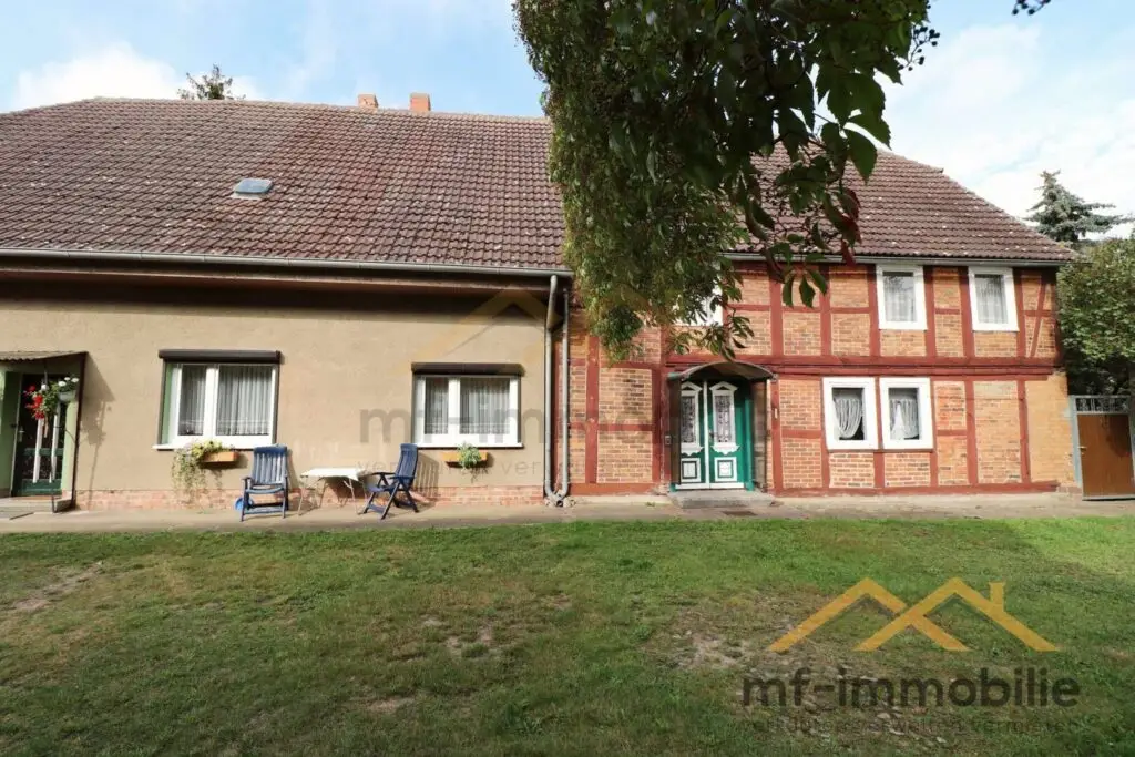 Wohnhaus / Nebengebäude